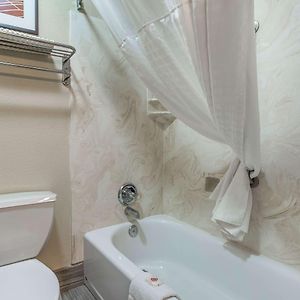 Queen Room Two Queen Beds Refrigerator Non-Smoking